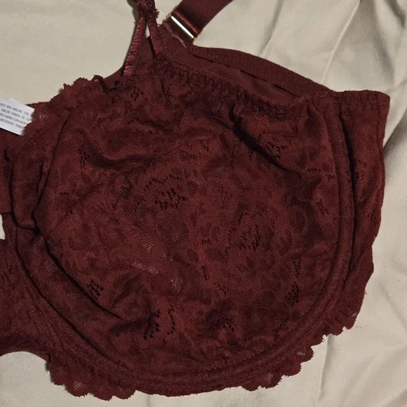 Auden Burgundy Lace Underwire Bra with Adjustable Straps - Picture 3 of 4